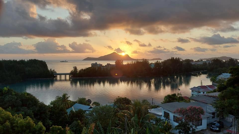 Appartement Hibiscus House Seychelles Self Catering à Victoria Extérieur photo