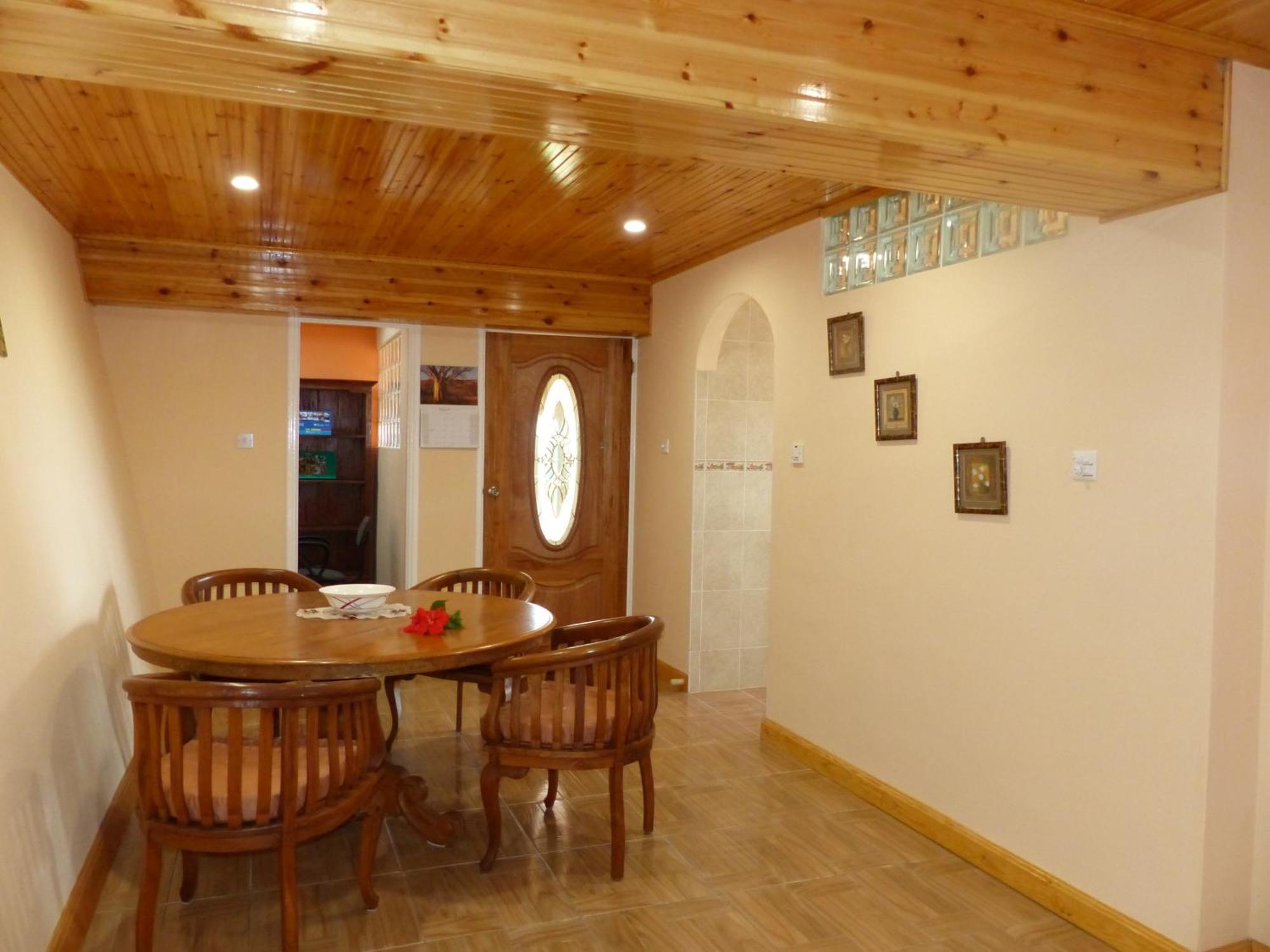 Appartement Hibiscus House Seychelles Self Catering à Victoria Extérieur photo