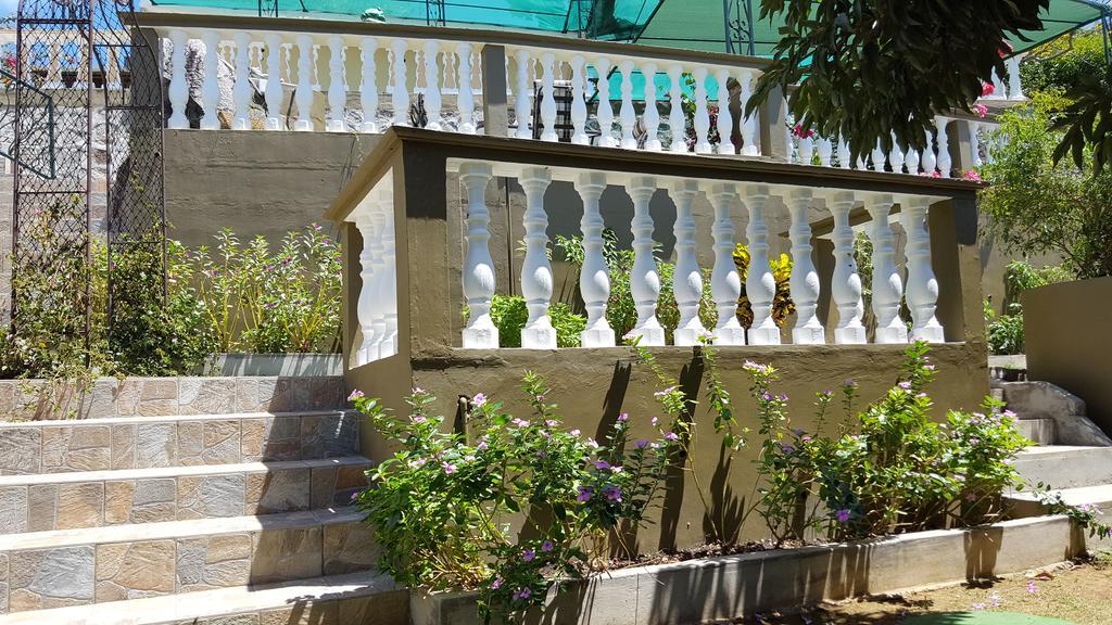 Appartement Hibiscus House Seychelles Self Catering à Victoria Extérieur photo