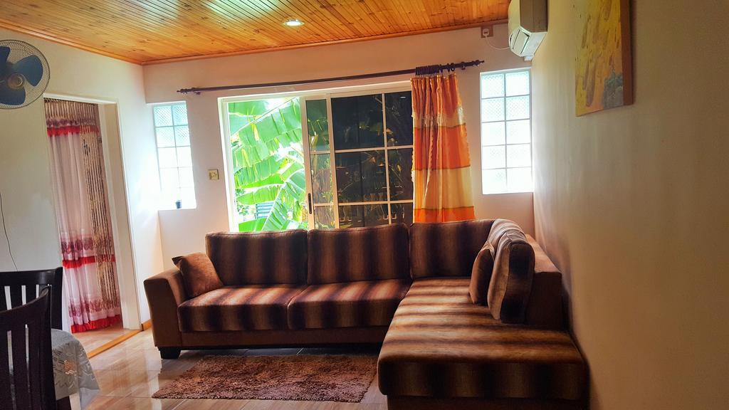 Appartement Hibiscus House Seychelles Self Catering à Victoria Extérieur photo