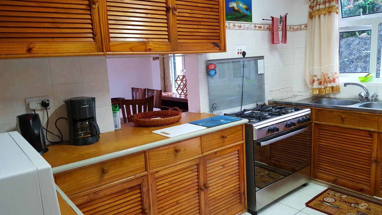 Appartement Hibiscus House Seychelles Self Catering à Victoria Extérieur photo