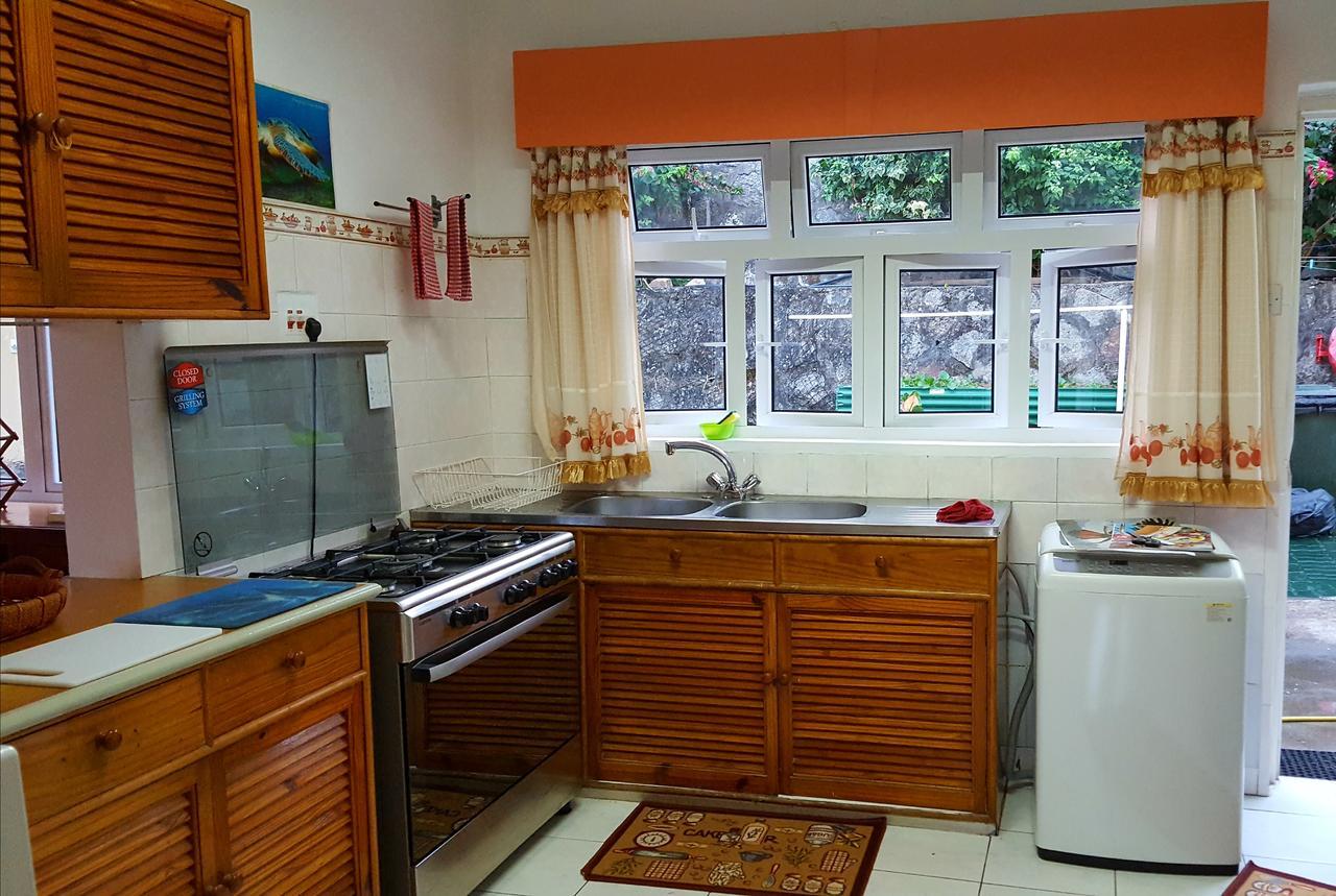 Appartement Hibiscus House Seychelles Self Catering à Victoria Extérieur photo
