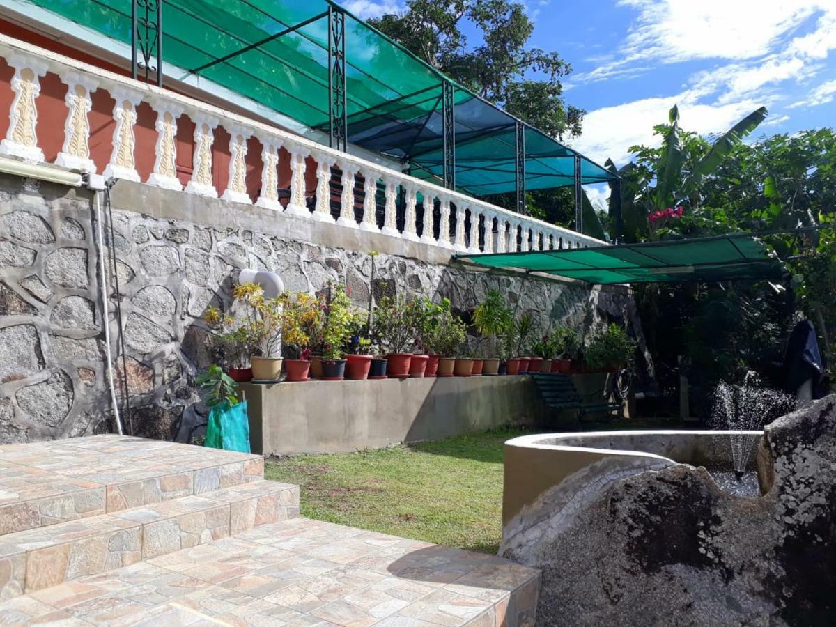 Appartement Hibiscus House Seychelles Self Catering à Victoria Extérieur photo